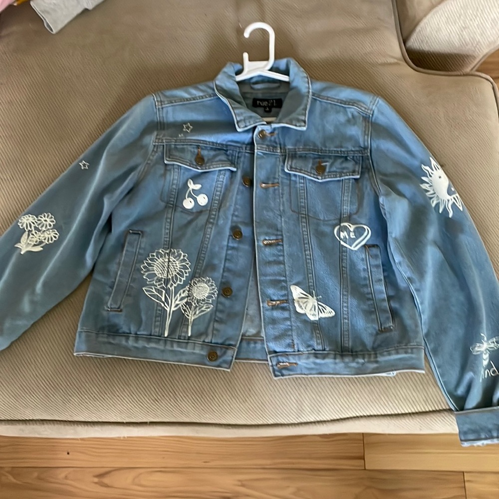 I’m selling a Jean jacket from rue 21